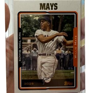 2025 Topps Series 1 Willie Mays #224 New York Giants Gold Foil Nameplate HOF